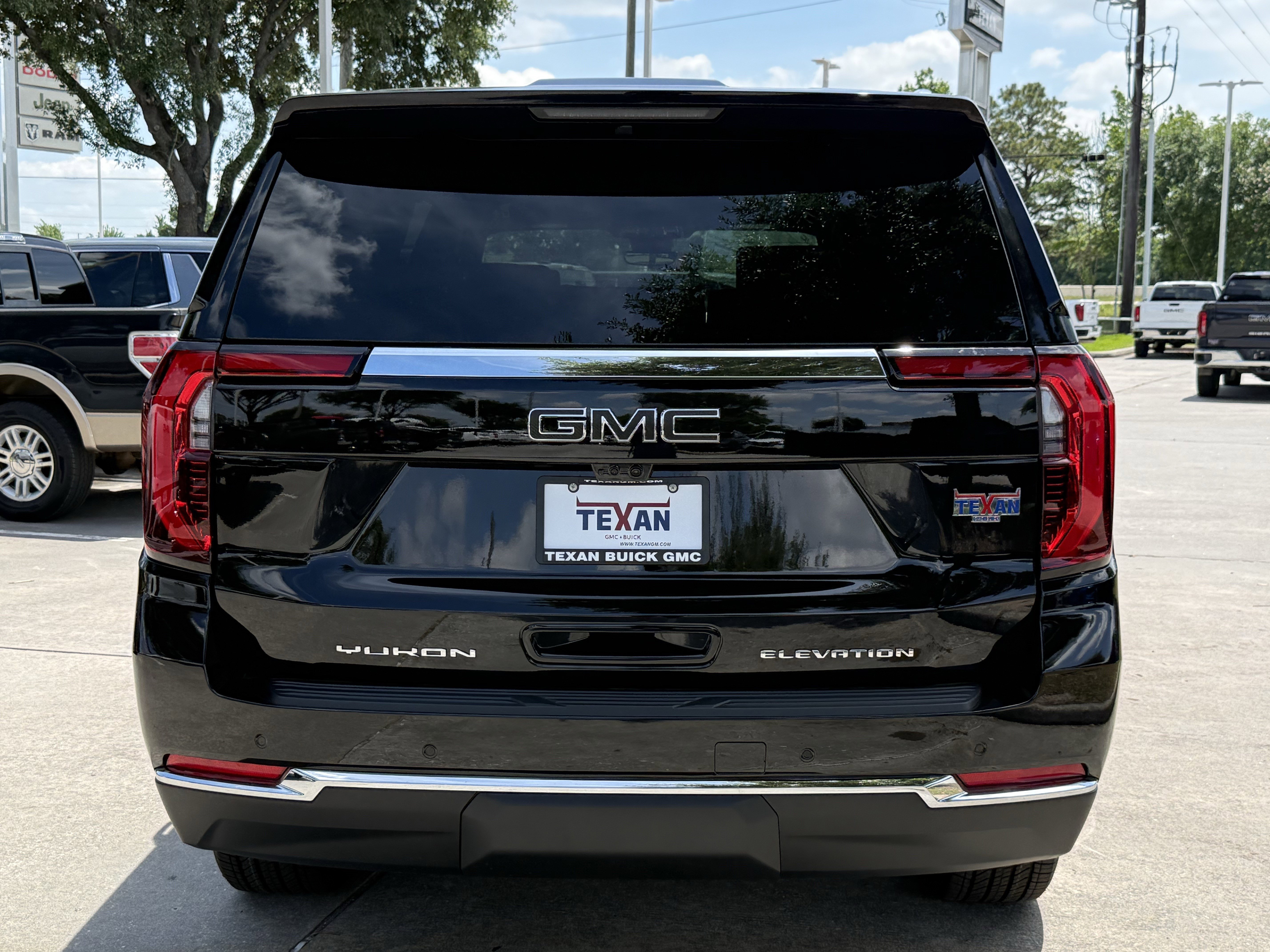 New 2026 Onyx Black GMC Elevation image 5