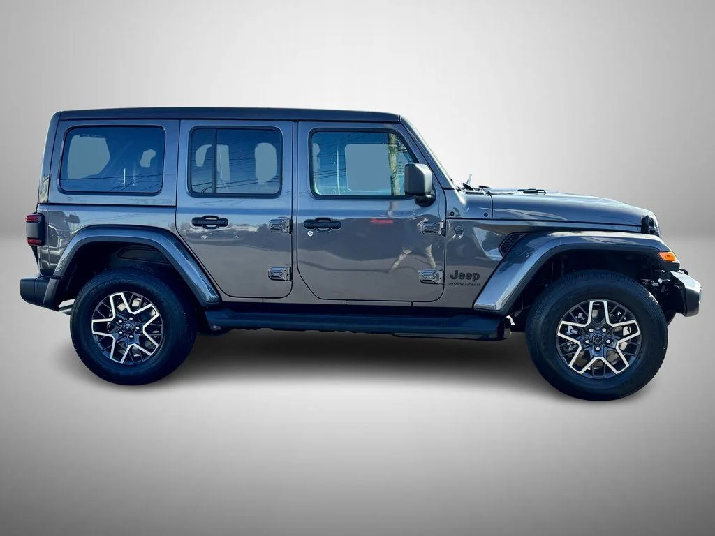 New 2026 Granite Crystal Metallic Clear-Coat Exterior Paint Jeep Sahara image 6