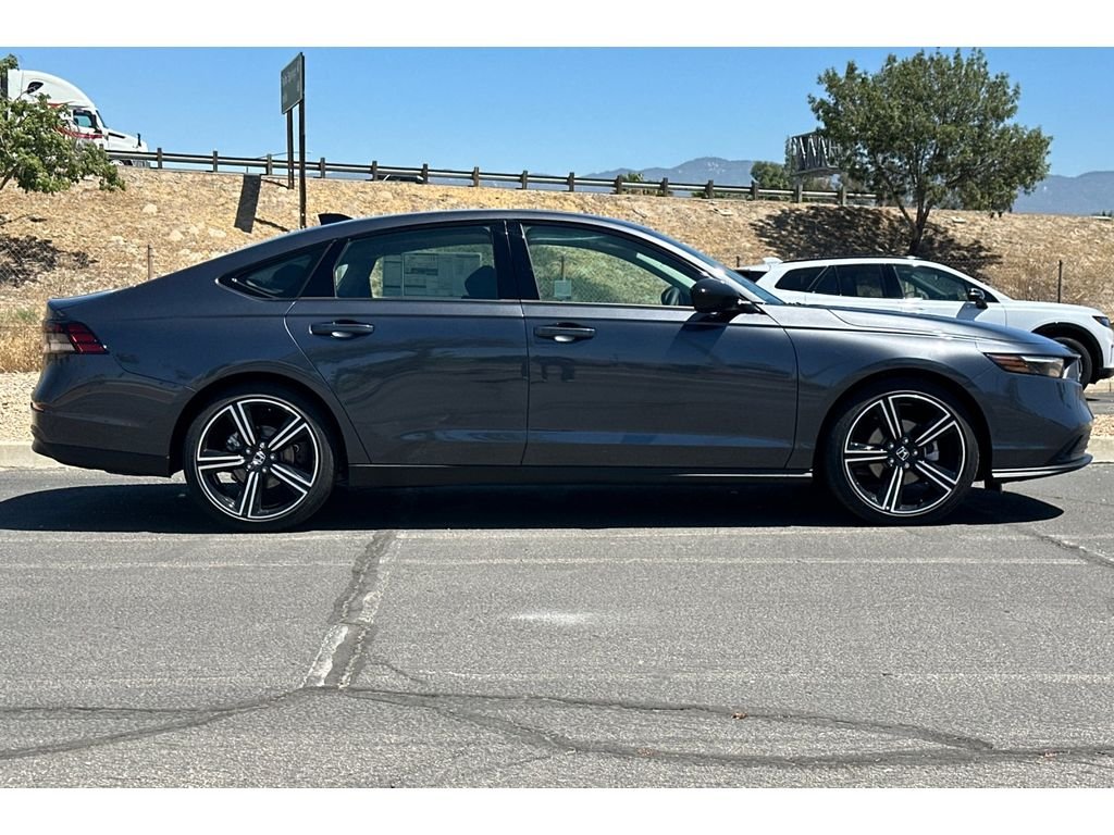 New 2026 Meteorite Gray Metallic Honda SE image 3