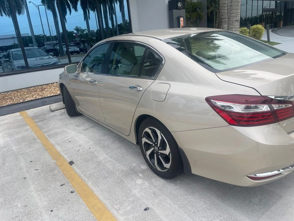 Used 2016 Champagne Frost Pearl Honda EX-L image 7