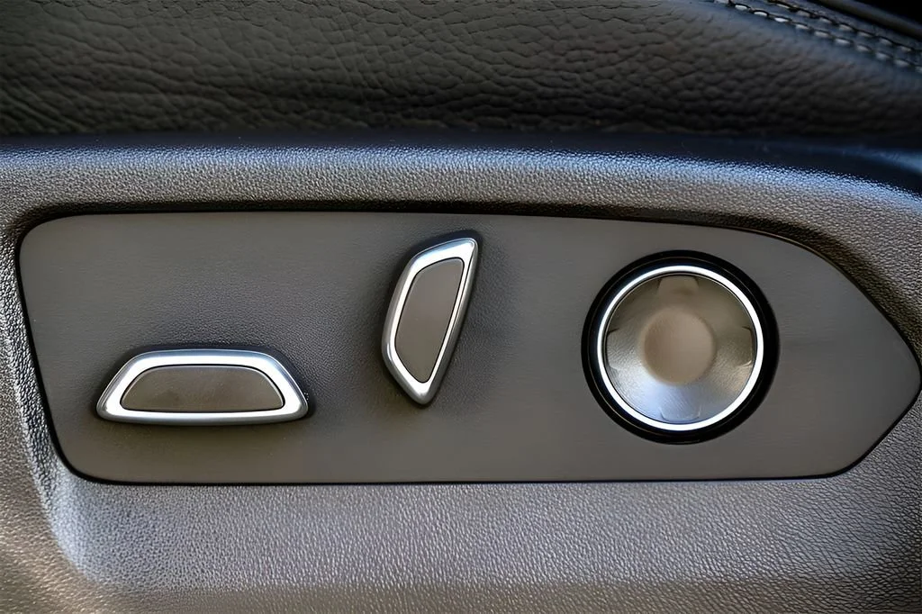 Used 2025 Onyx Black GMC Denali image 23