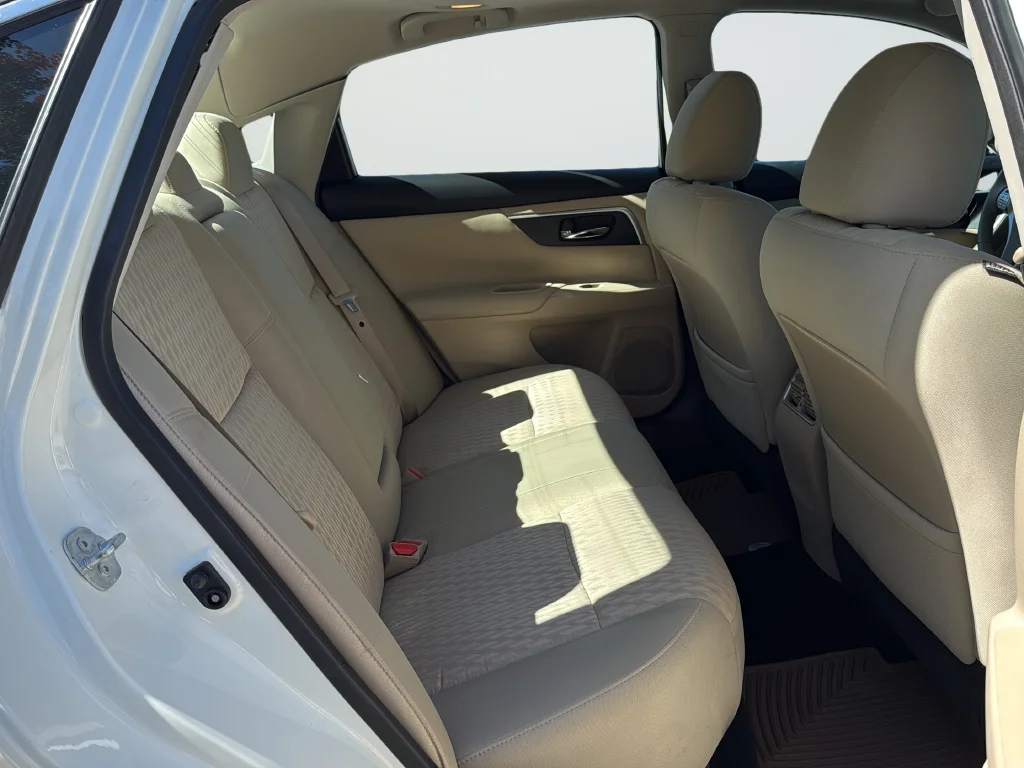 Used 2017 White Nissan 2.5 SV image 21