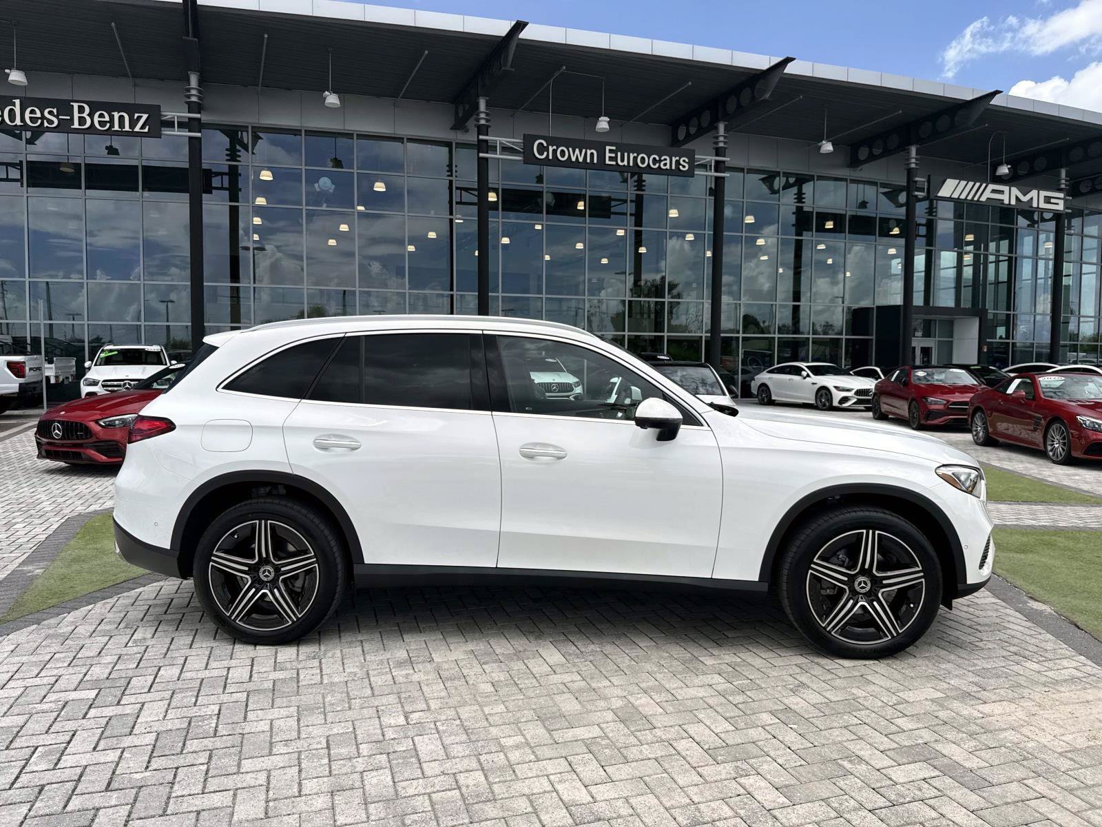 New 2027 Polar White Mercedes-Benz 300 SUV image 6