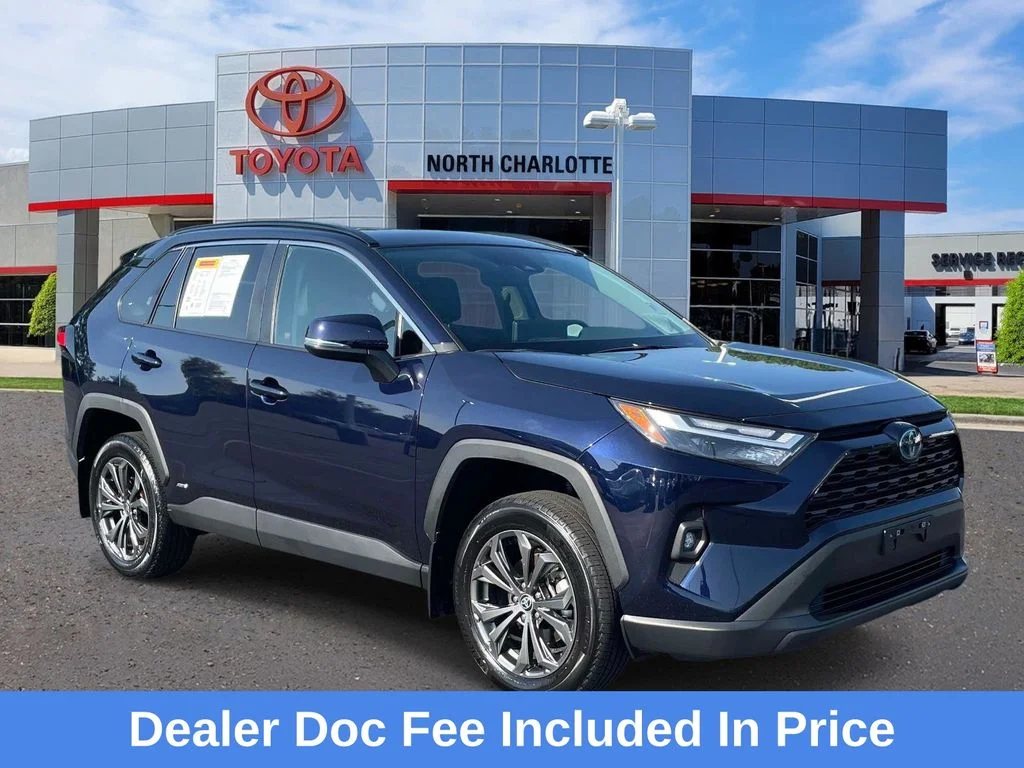 Certified Used 2024  Toyota XLE Premium image 1