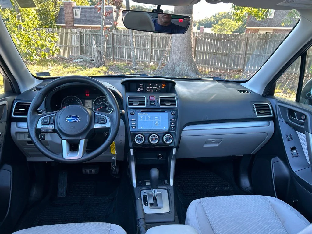 Used 2018 Silver Subaru 2.5i Premium image 30