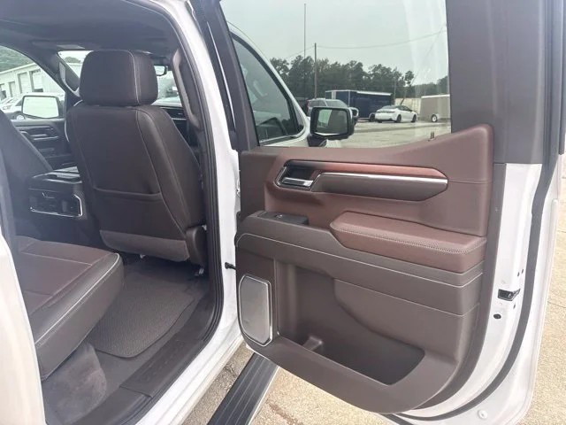 Used 2025 White GMC Denali image 17