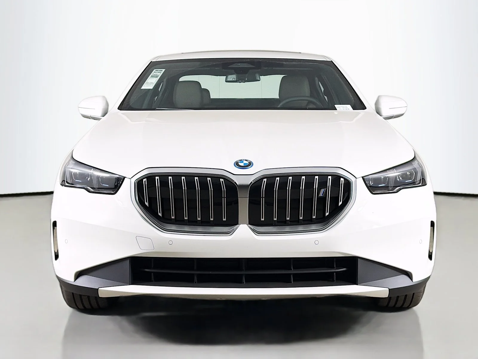 New 2027 Alpine White BMW eDrive40 image 2