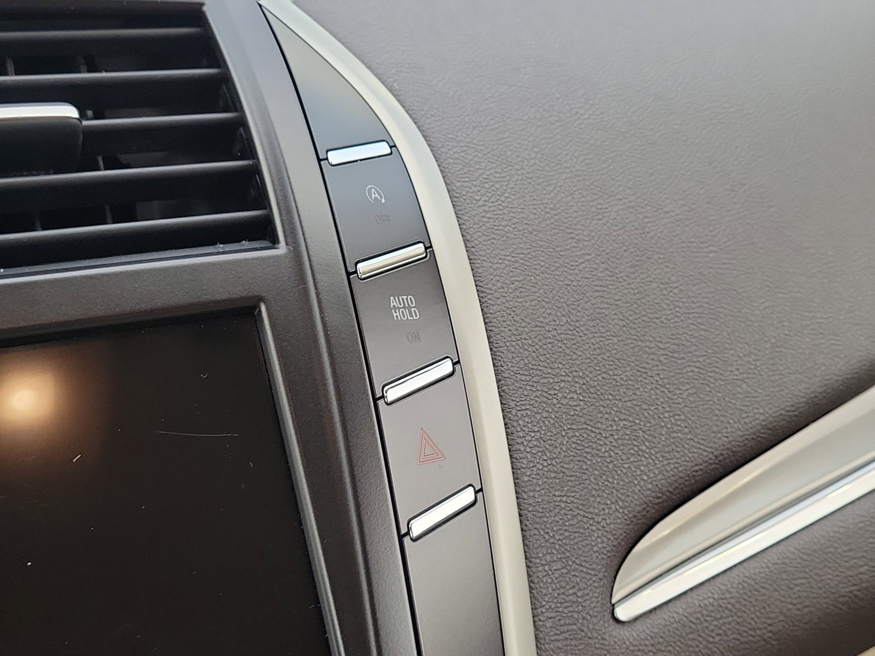 Used 2019 Sea Green Lincoln Standard image 19