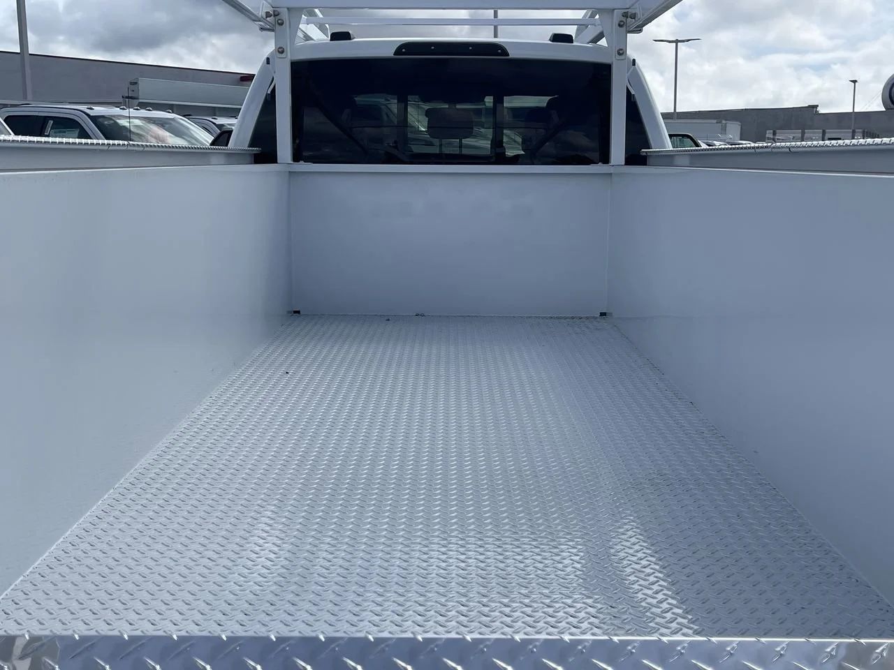 New 2024 Oxford White Ford XL image 27