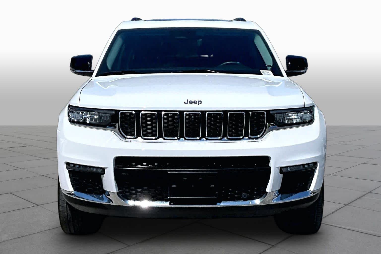 Used 2022 Bright White Clearcoat Jeep Limited image 4
