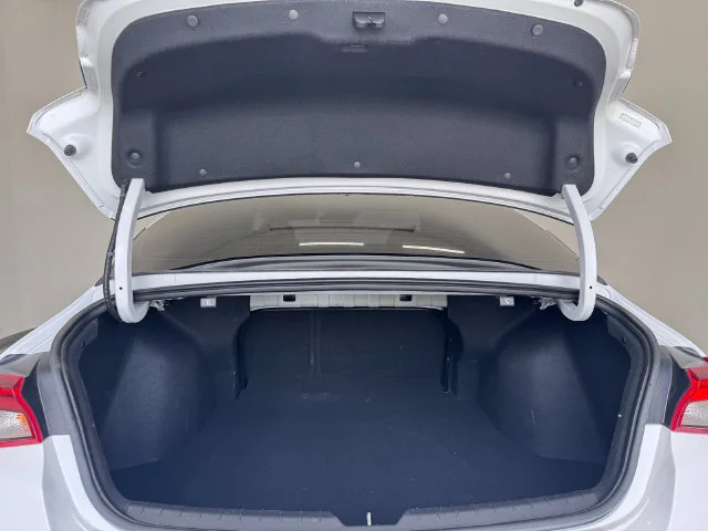 Used 2024 Glacial White Pearl Kia EX image 8