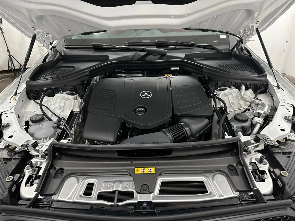 New 2027 White Mercedes-Benz GLC 300 image 12