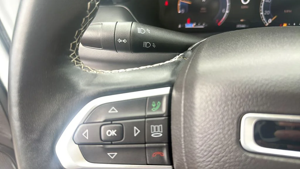 Used 2022 White Jeep High Altitude image 29
