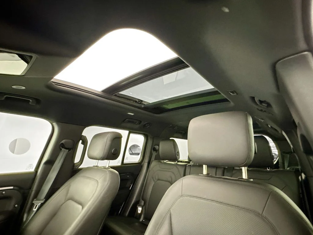 Used 2025 Gray Land Rover X-Dynamic SE image 22