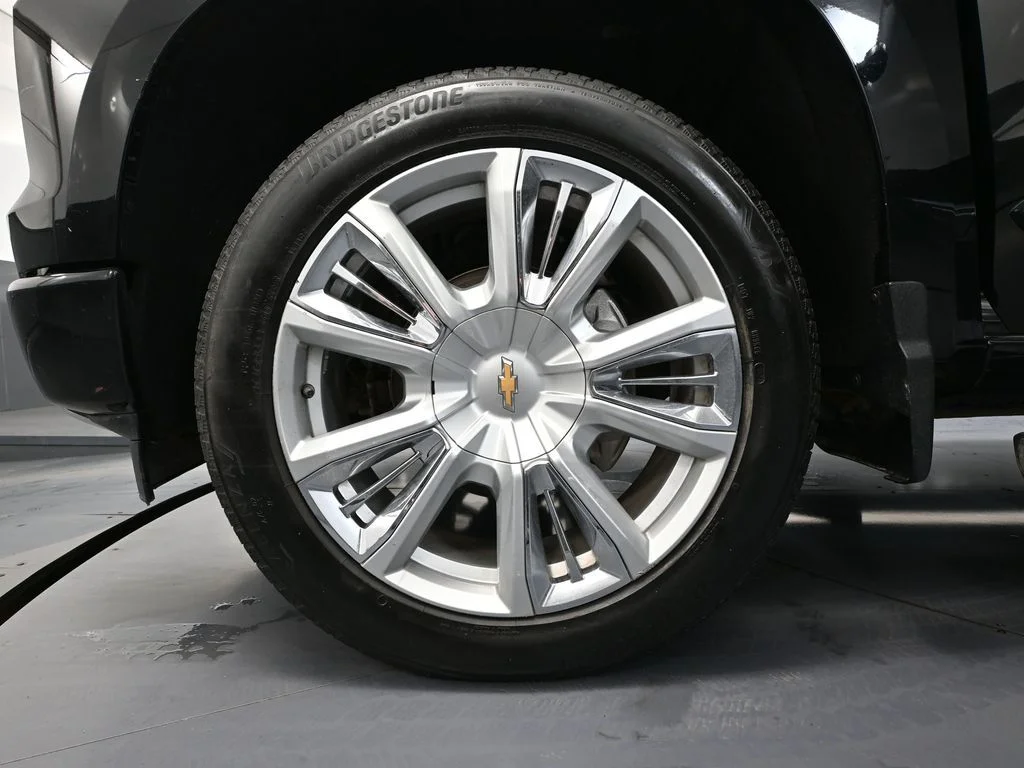 Used 2023 Black Chevrolet High Country image 13