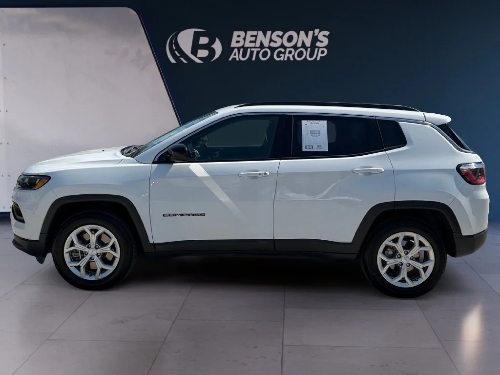 Used 2024 White Jeep Latitude image 2