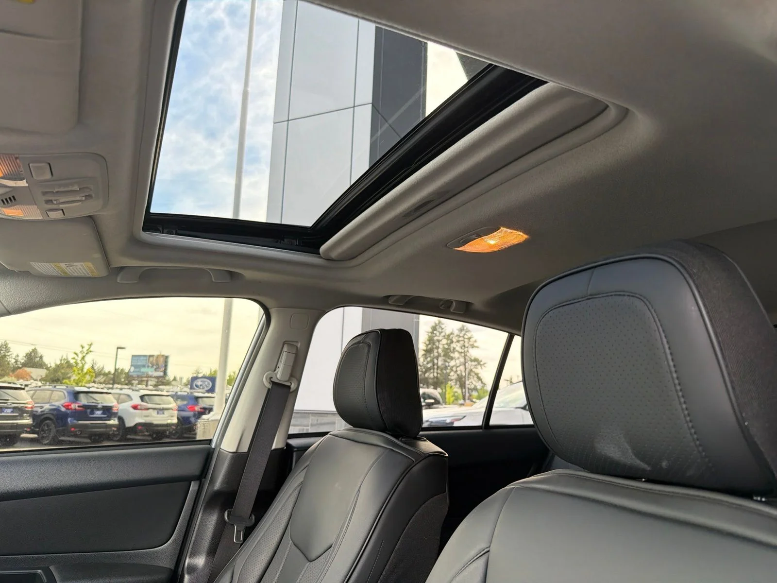 Used 2014 Ice Silver Metallic Subaru 2.0i Premium image 10