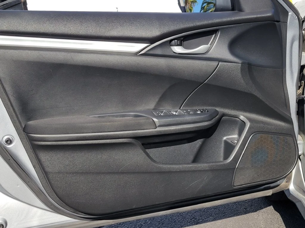 Used 2016 Lunar Silver Metallic Honda LX image 17
