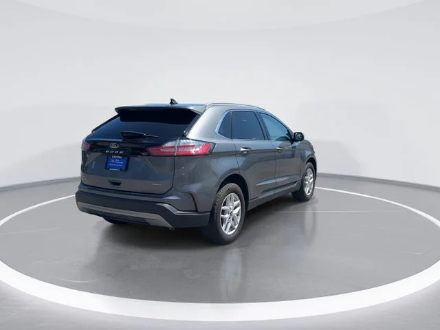 Used 2022 Gray Ford SEL image 7