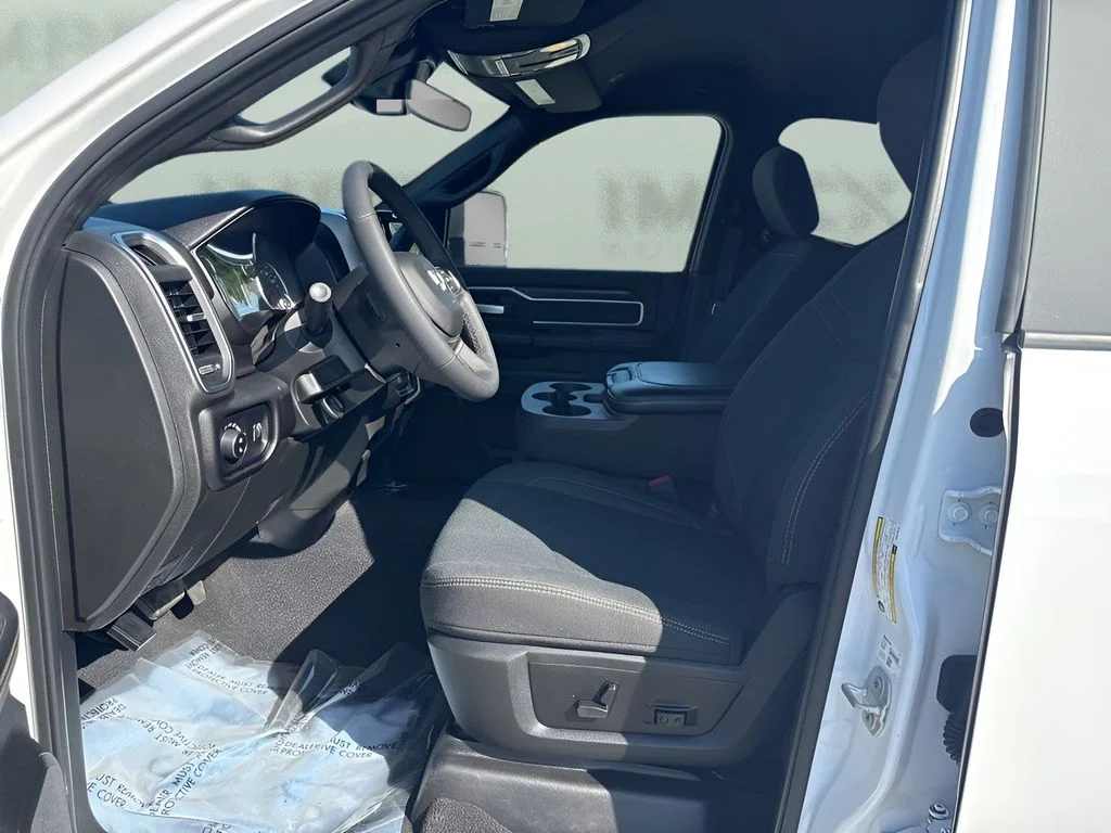 Used 2025 White Ram Big Horn image 9