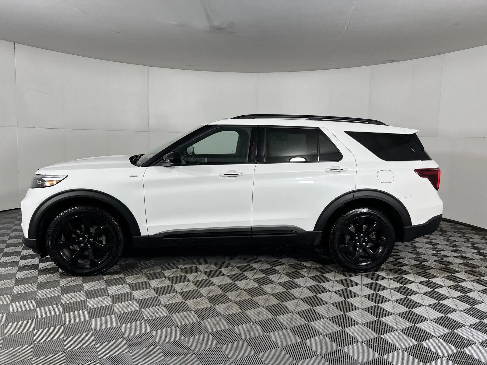Used 2023 Wh Ford ST-Line image 18