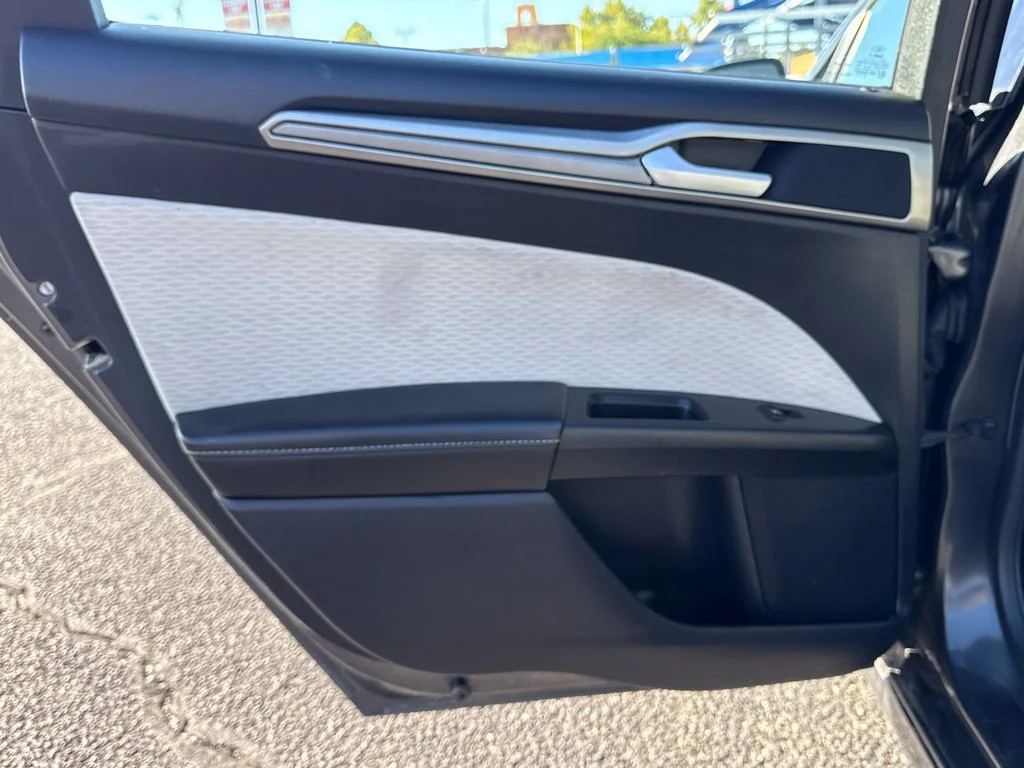 2020 Ford Fusion SE - Photo 14