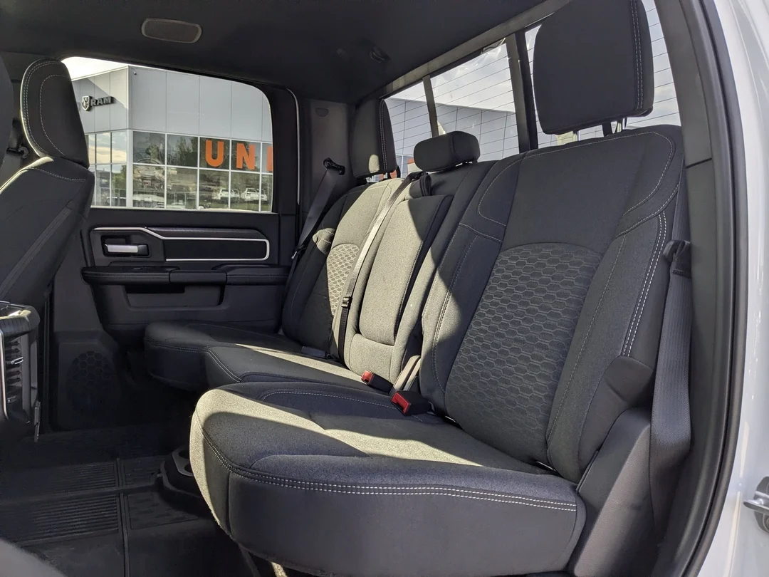 New 2026 White RAM Big Horn - - 6.7L HO Diesel - Max Tow Pkg w/ 5th Wheel Prep - Level 2 Plus Pkg w/ 12 Nav & More! image 28