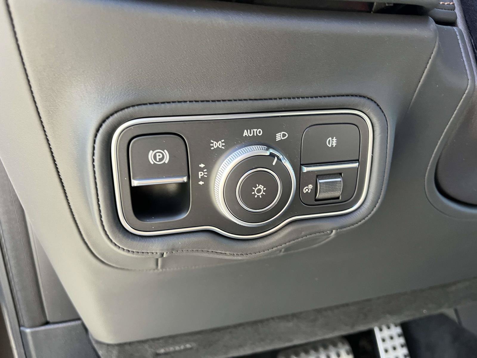 New 2027 MANUFAKTUR Dakota Brown Magno Mercedes-Benz AMG® G 63 SUV image 19