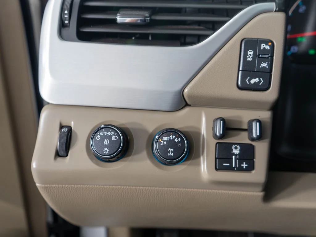 Used 2018 White GMC SLT image 25