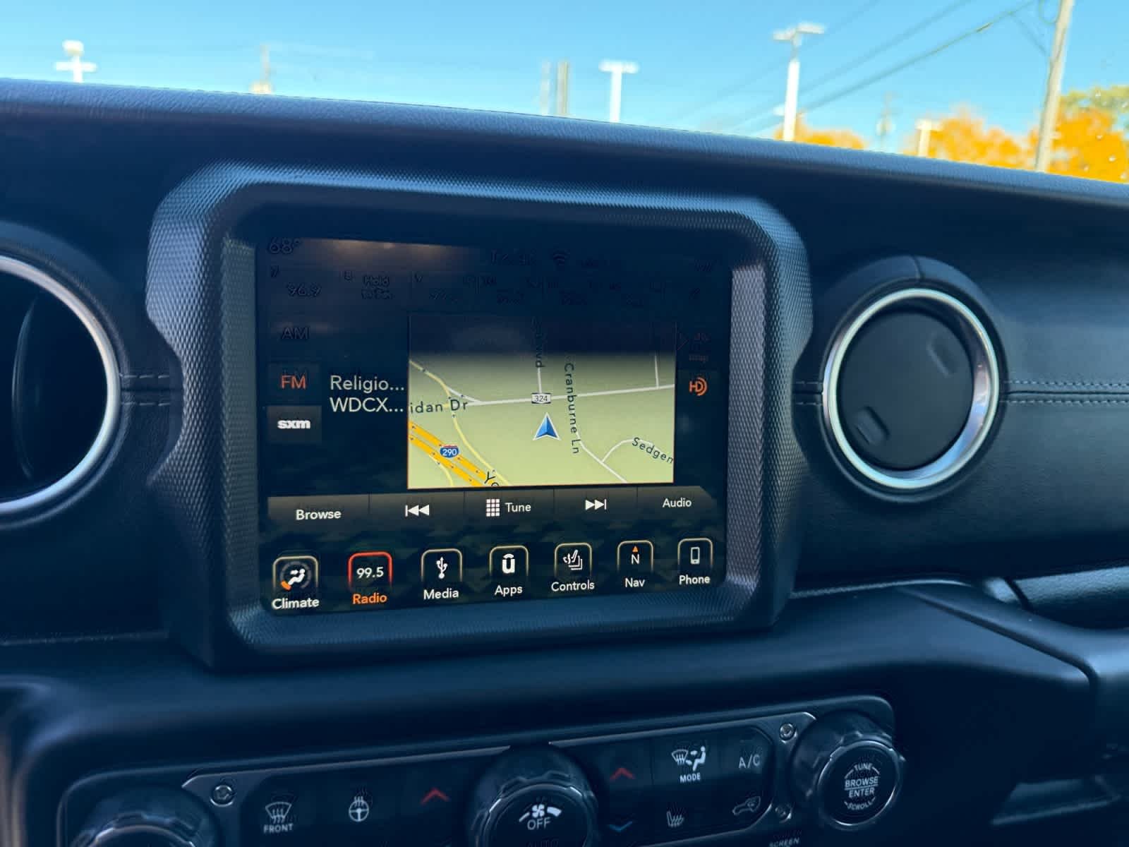 Used 2019 Black Jeep Sahara image 29