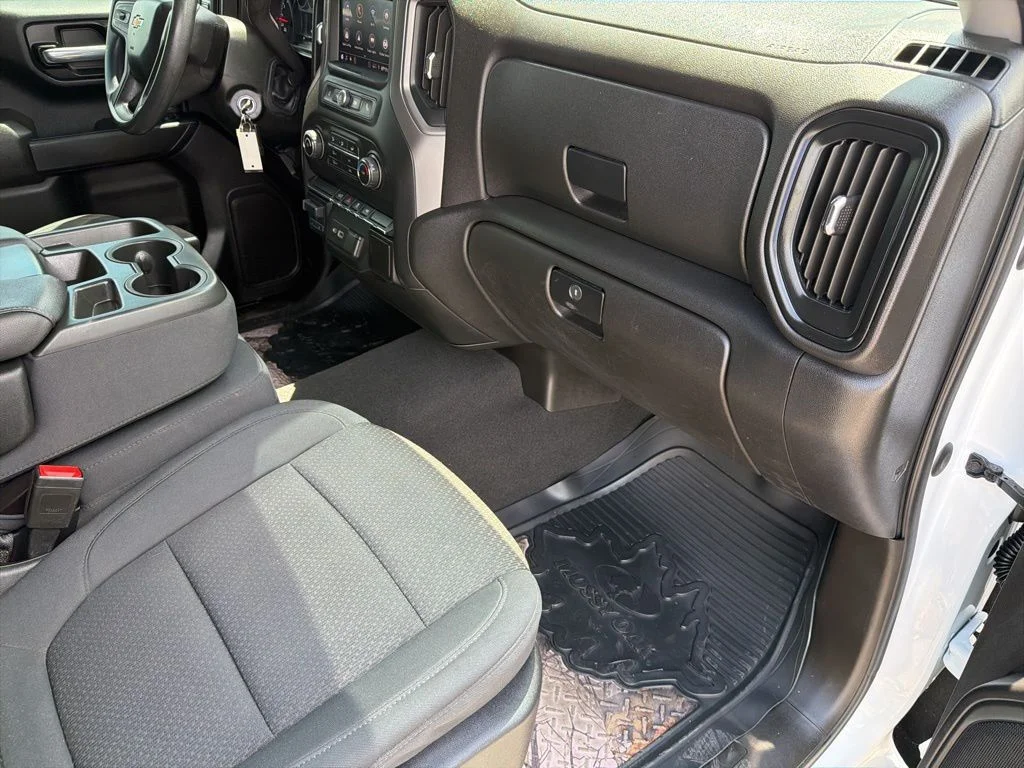 Used 2021 White Chevrolet Custom image 27