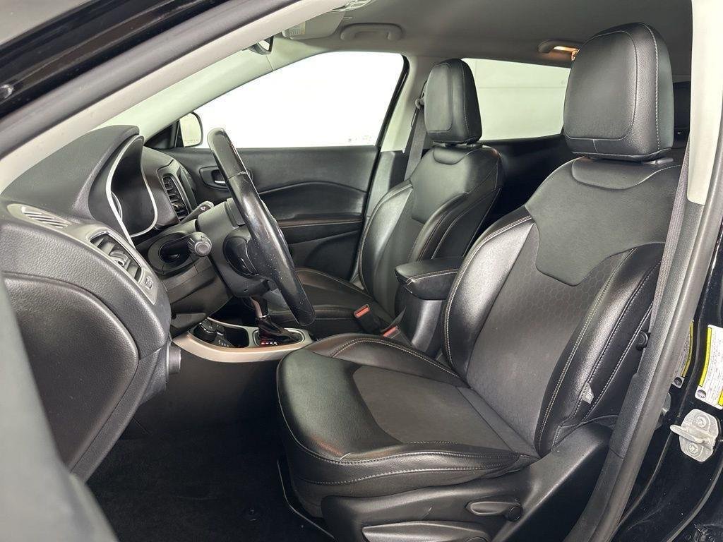 Used 2019  Jeep  image 19