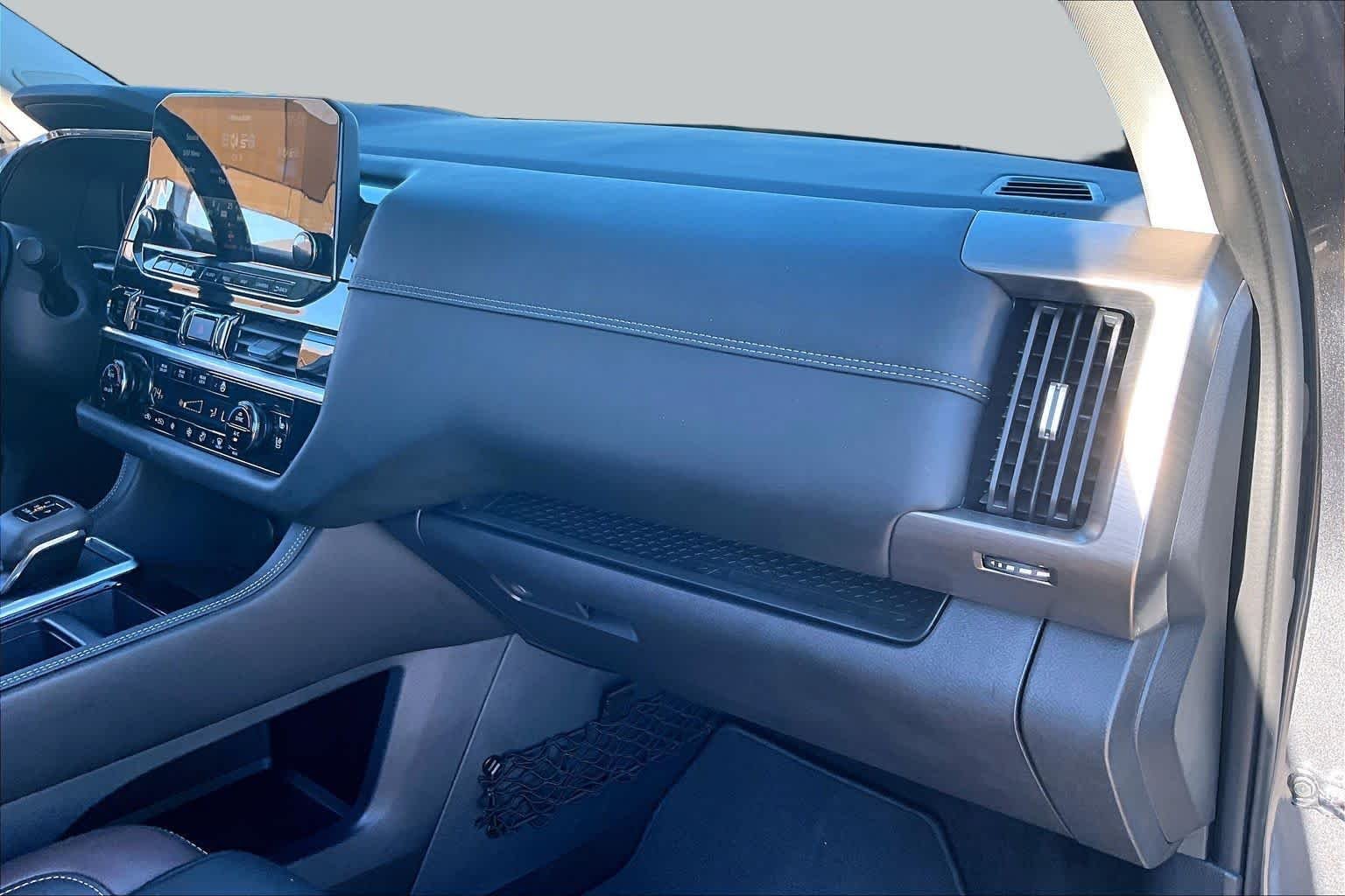 Used 2025 Gun Metallic Nissan Platinum image 19