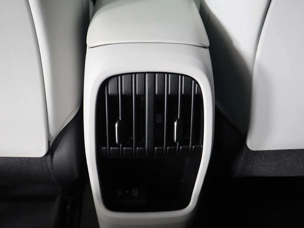Used 2024 Black Hyundai SEL image 34