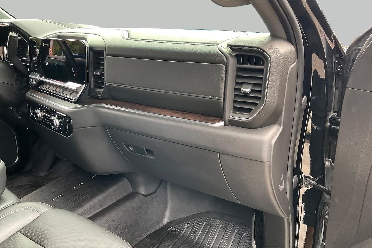 Used 2023 Onyx Black GMC SLT image 18