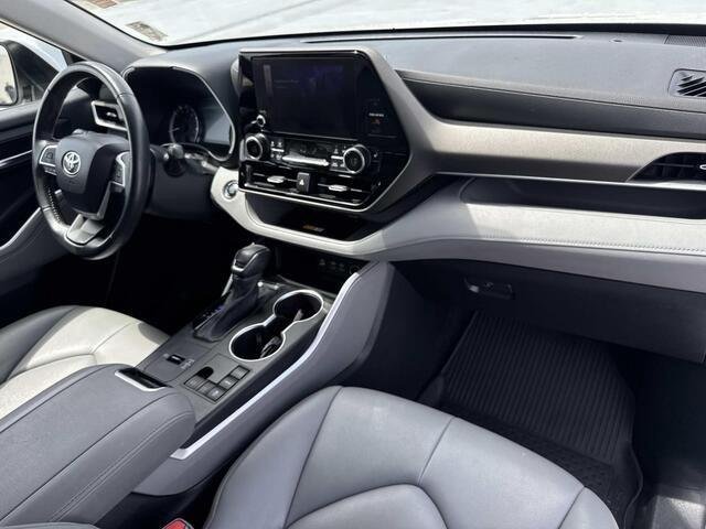 Used 2023 Wind Chill Pearl Toyota XLE image 13