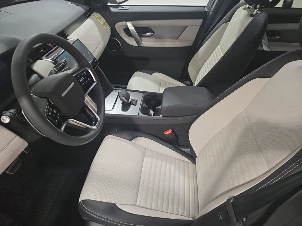 New 2026 Fuji White LAND ROVER  image 22