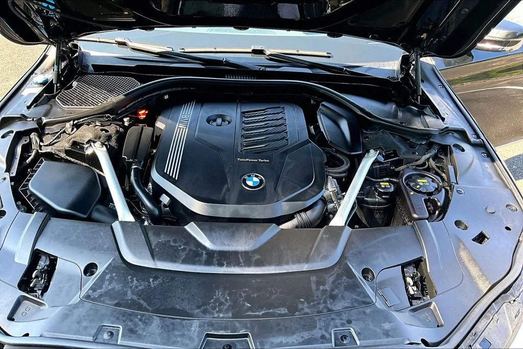 Used 2022 Black BMW 740i image 34