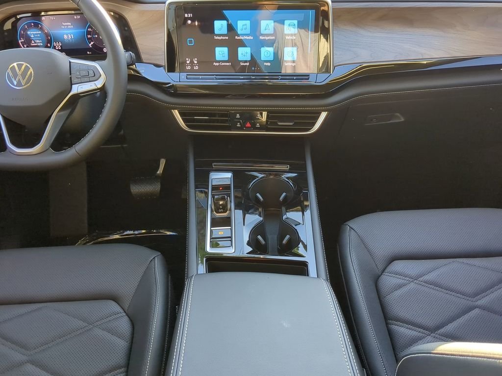 New 2026 Silver Volkswagen 2.0T SE w/Technology image 16
