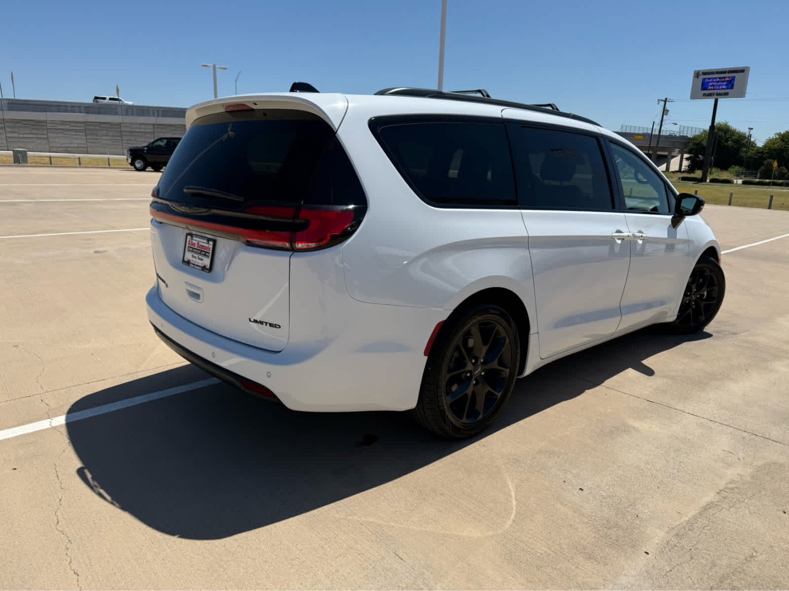 Used 2025 Bright White Clearcoat Chrysler Limited image 6