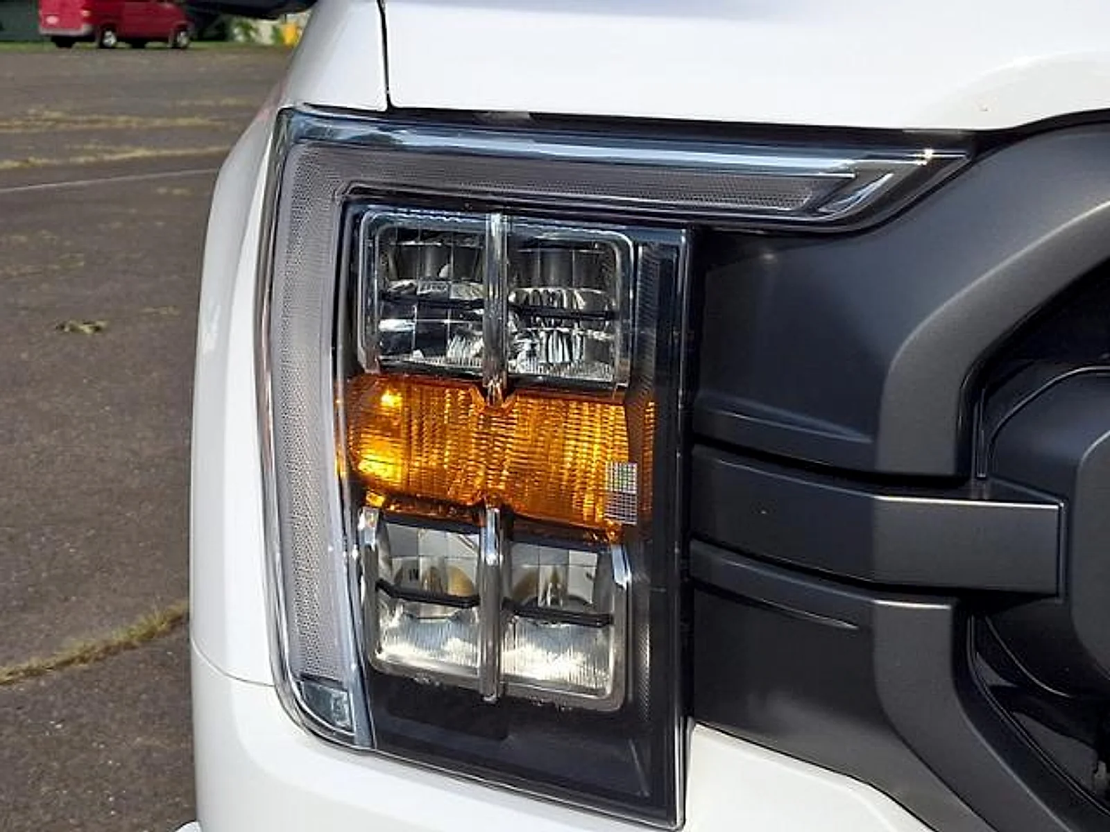 Used 2022 Oxford White Ford XLT image 10
