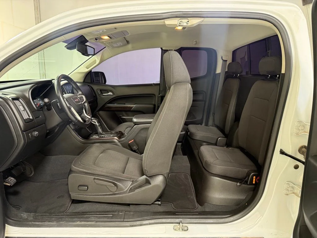 Used 2022 White GMC Elevation image 10