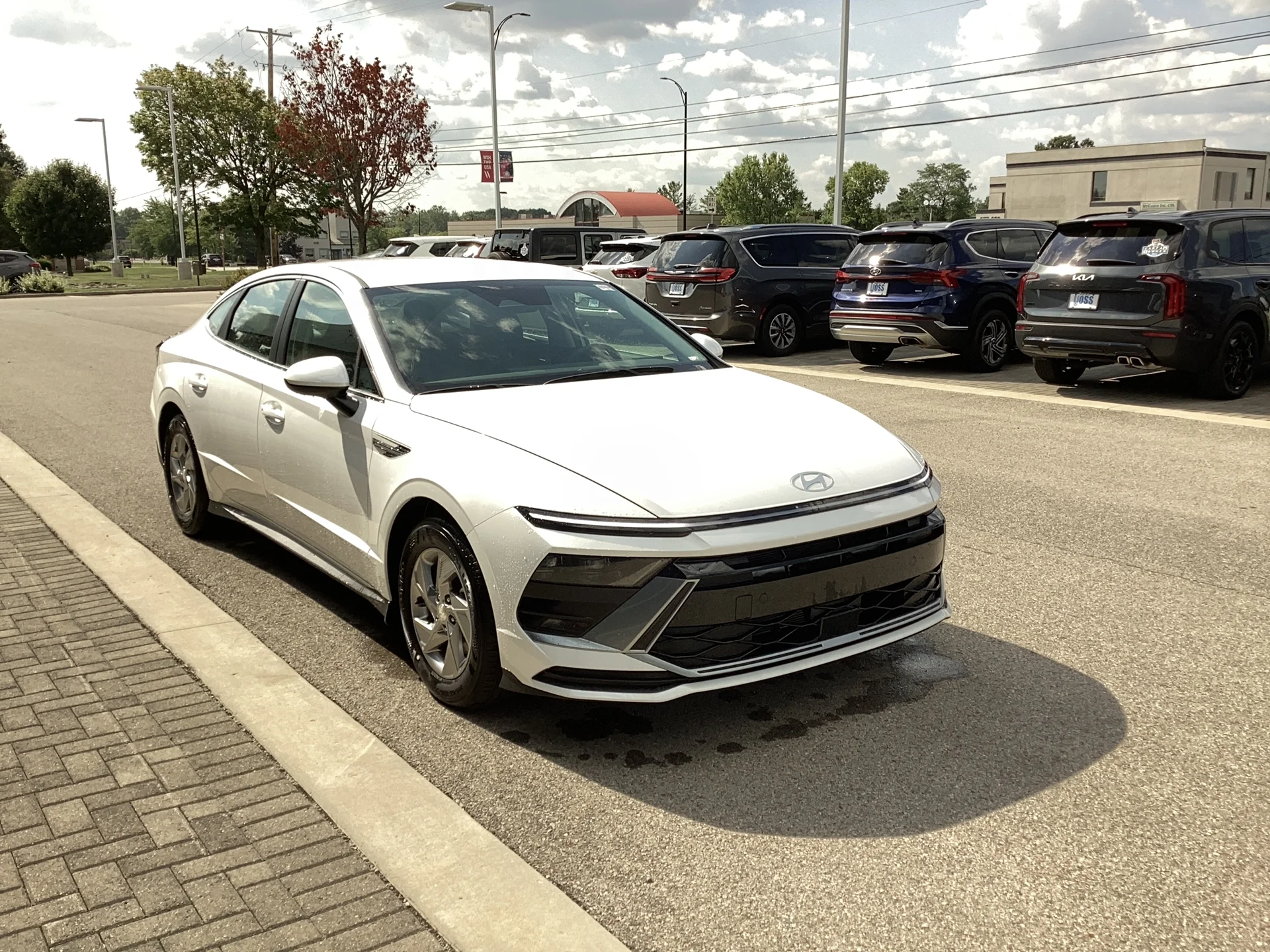 New 2026 Serenity White Pearl Hyundai SE image 2