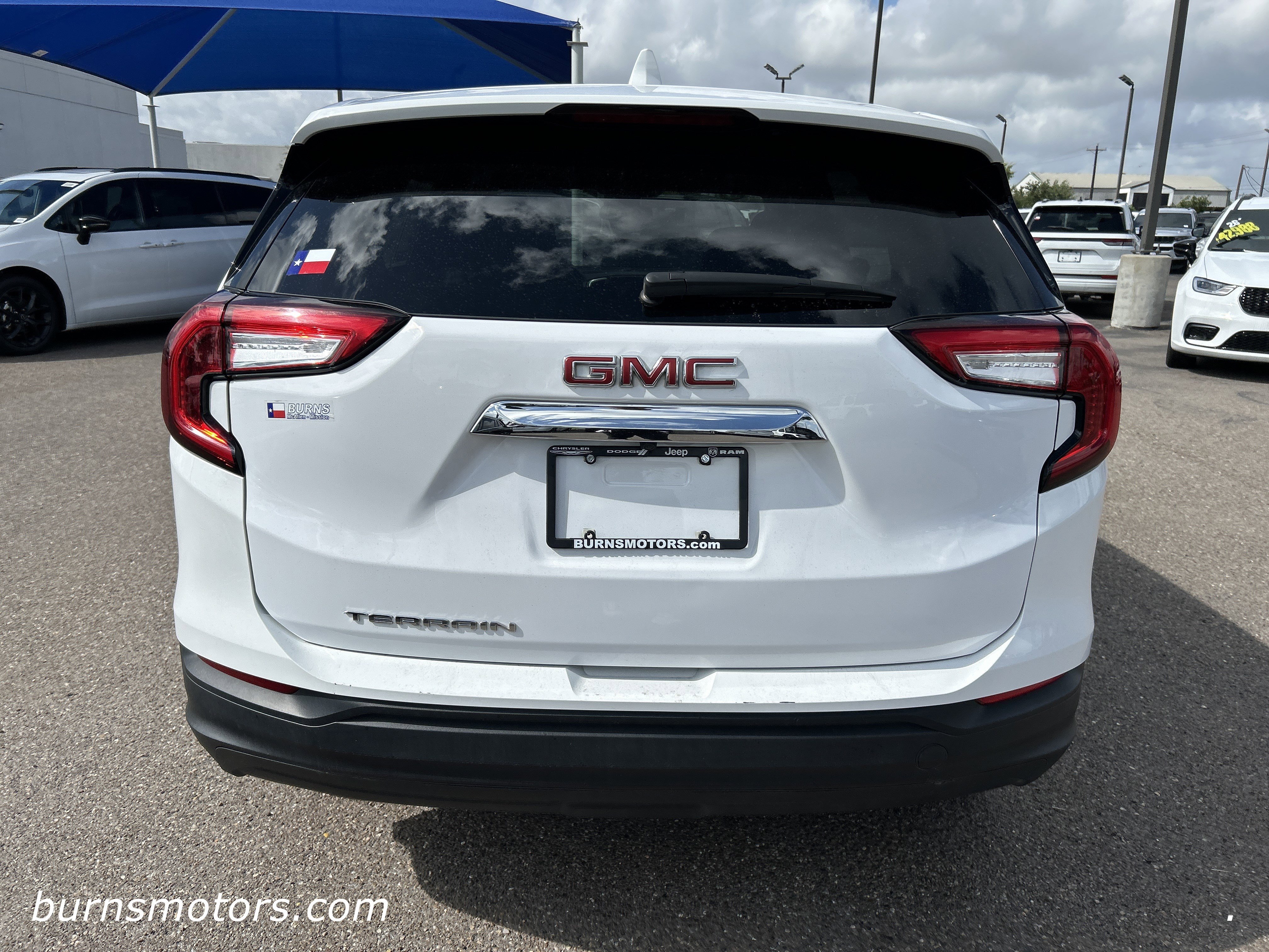 Used 2024 Summit White GMC SLE image 7