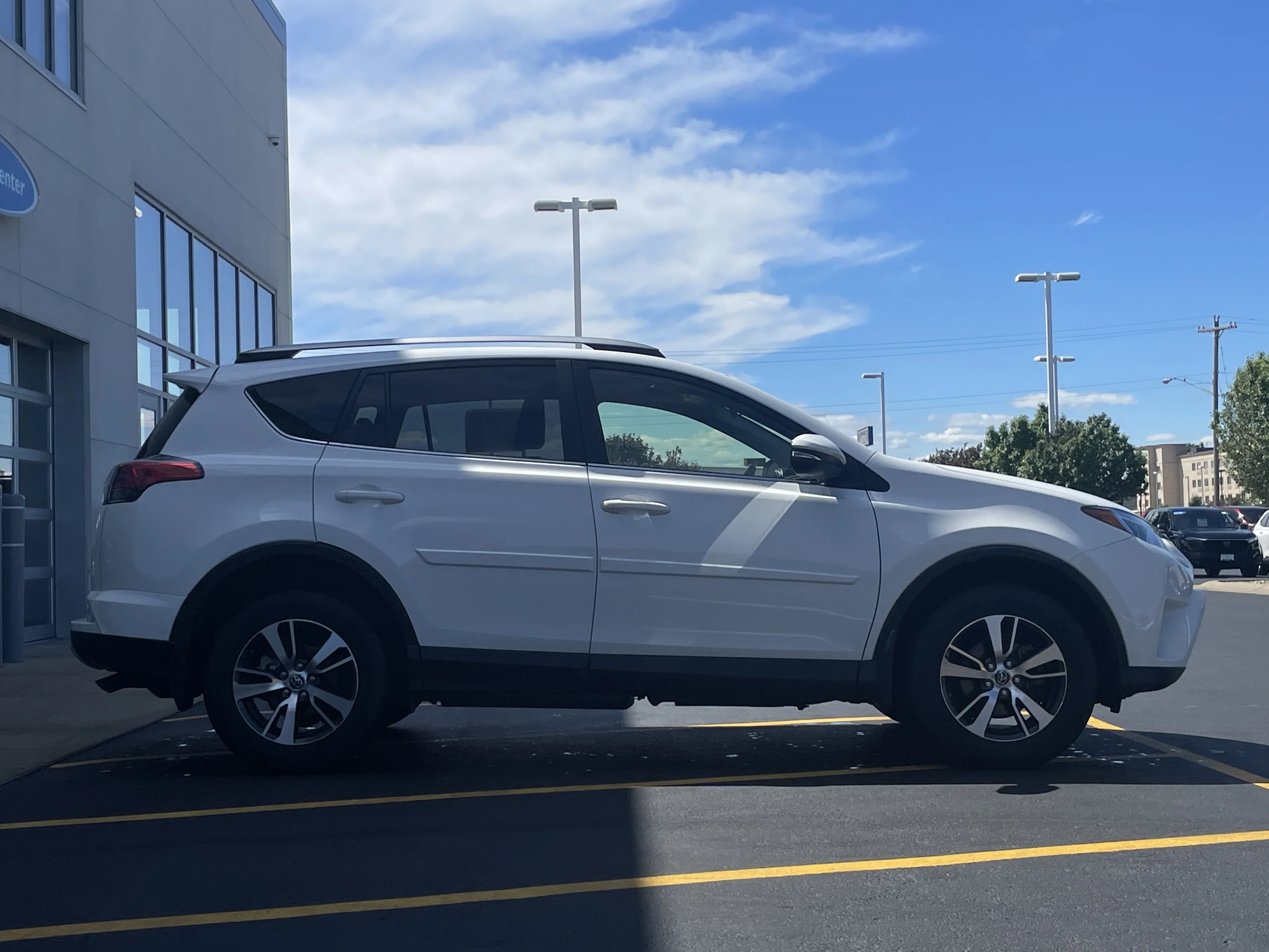 Used 2017 Super White Toyota XLE image 4