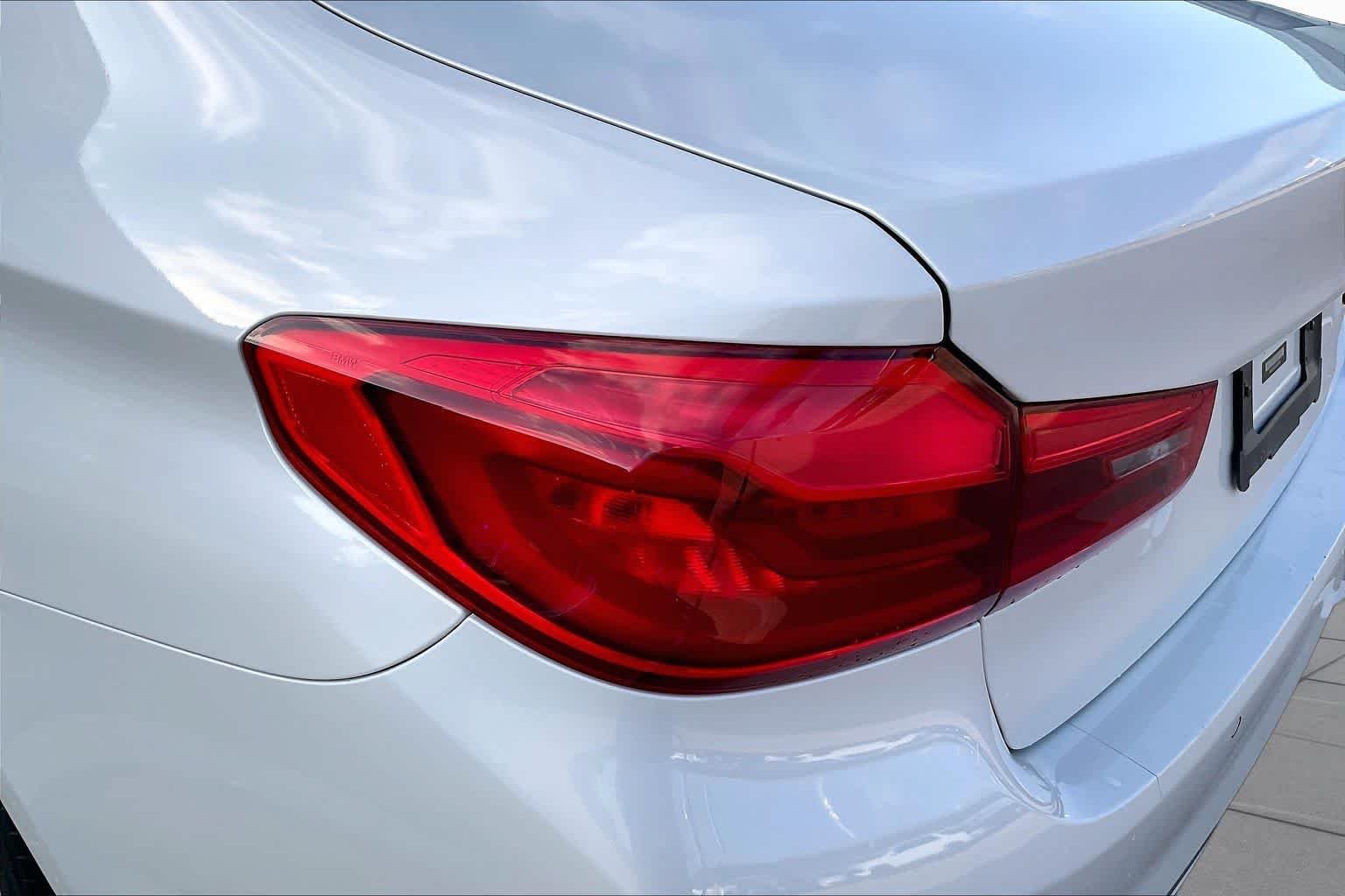 Used 2018 Mineral White Metallic BMW 530i image 27