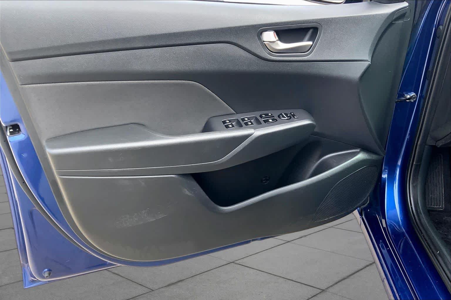 Used 2022 Admiral Blue Hyundai SE image 22