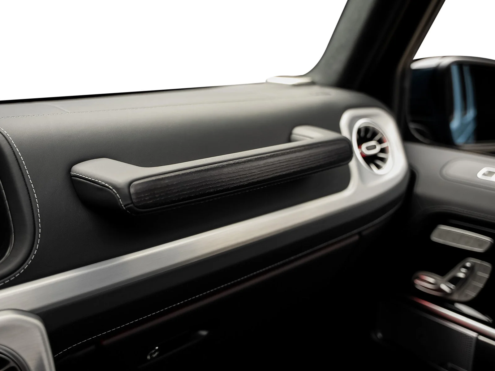 Used 2025  Mercedes-Benz G 580 image 52