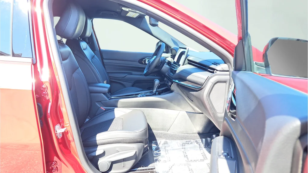 New 2026 Red Hot Pearlcoat Jeep Latitude image 16