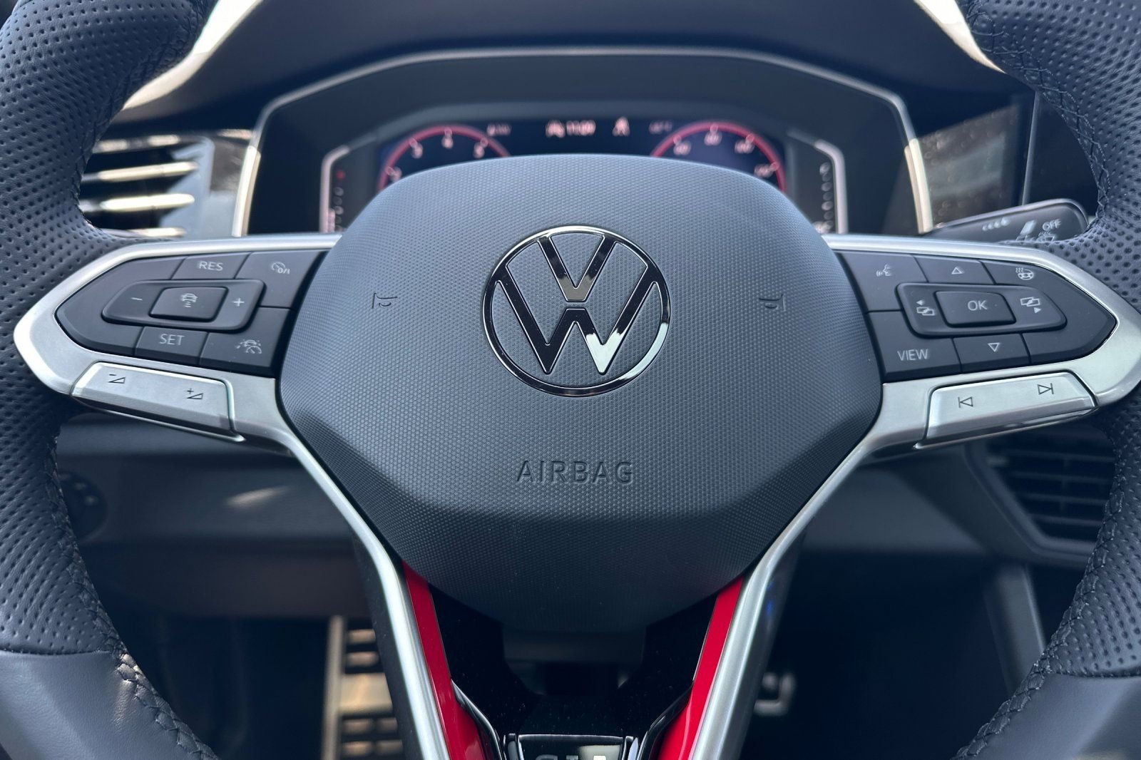 New 2026 Pure White Volkswagen 2.0T Autobahn image 22